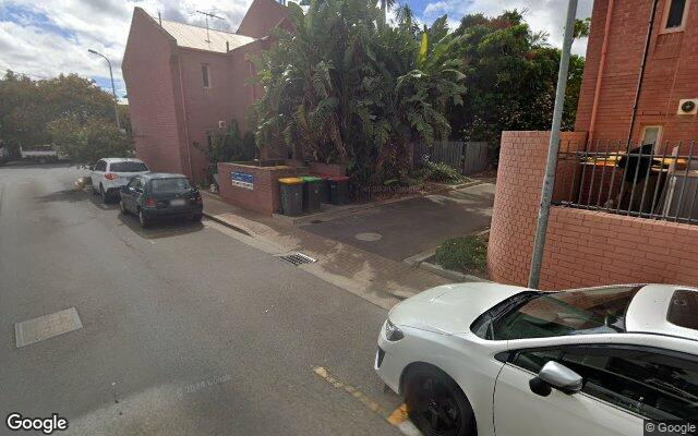 1 block from parklands, easy access to bus 5 mins walk to China town very close to cbd off street