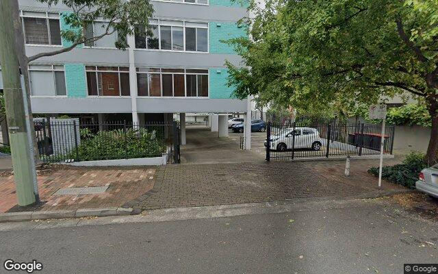Secure sport in Darlinghurst, 2 mins from st Vincents hospital, across the road from Nas art school