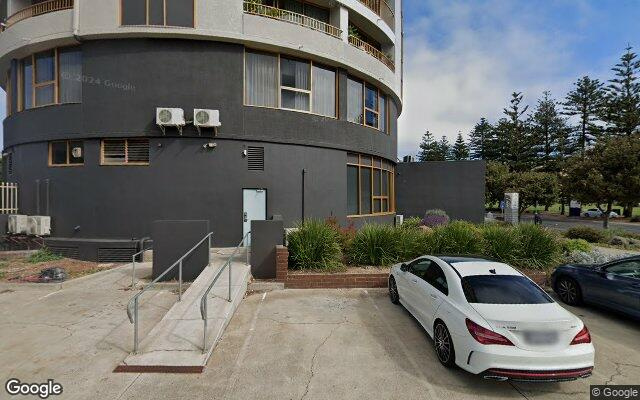 Unreserved Parking on Anzac Highway