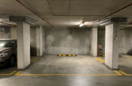 5min to New Metro Station/Super convenient/large secured/undercover carspace in St Leonard