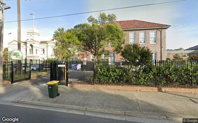 Great parking space under cover. Walking distance to light rail, shopping centre and hospitals.
