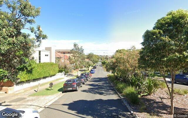 Hidden parking space less than 10m walk to Bondi Beach