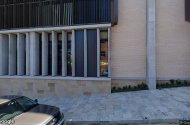 Super convenient! 2 min walk to north sydney station & Greenwood. 5 min walk to North Sydney CBD.