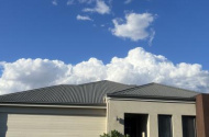 Locked garage parking space in Cannington very near Westfield Carousel