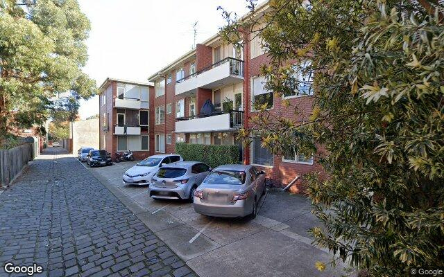 Outdoor Space Near Fitzroy Street. Close to 96 and 16 trams. Opposite Albert Park and Grand Prix.