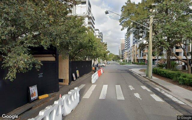 Mascot - Secure Underground Parking close to Train Station and Airport