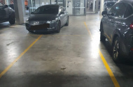 Mascot - Secure Underground Parking close to Train Station and Airport