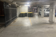 Prime Location. Walk to airport/train