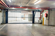 Great car park space,  very near Melbourne city with the tram. Close to the Sth Melbourne market.