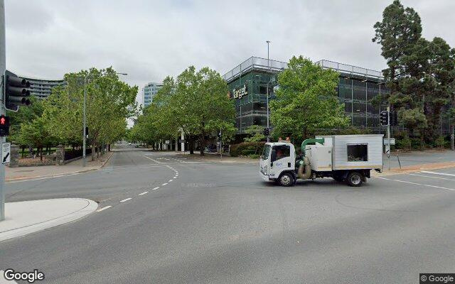 Great parking lot near Canberra Center