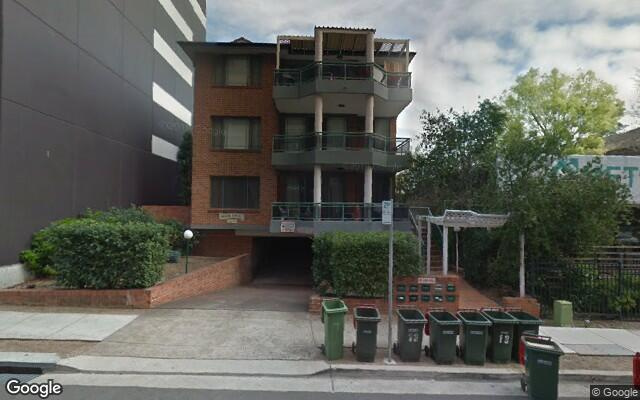 Great parking (5-6 min walk to Parramatta station and 2 min Harrispark station)