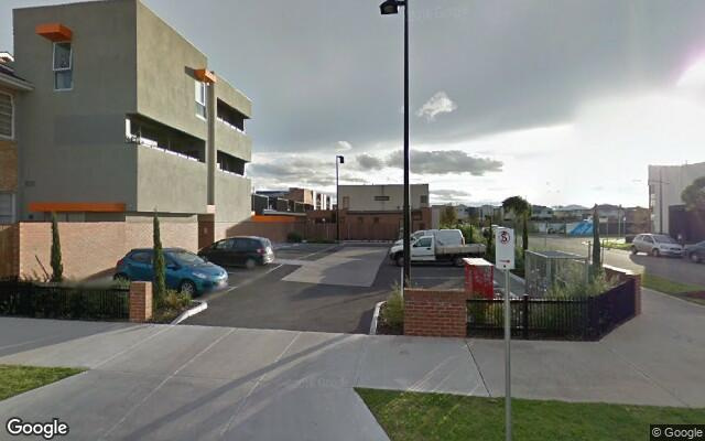 Great parking 2 min from West Footscray Station