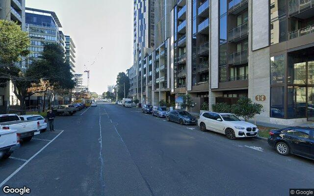 Great parking space near cbd (near tramstop)