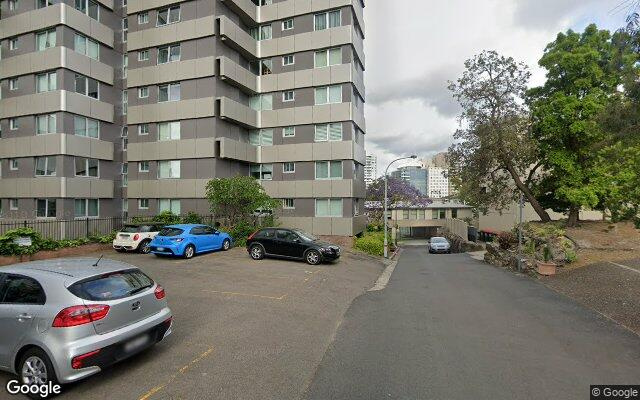Kirribilli - Spacious Outdoor Parking Near Train Station