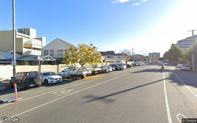 Richmond parking close to Trams and Restaurants