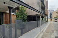 Undercover - 5 mins walk to Bondi Beach -  across the road from 379 bus direct to BJ