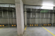 Private underground parking near Medical Centre with remote key