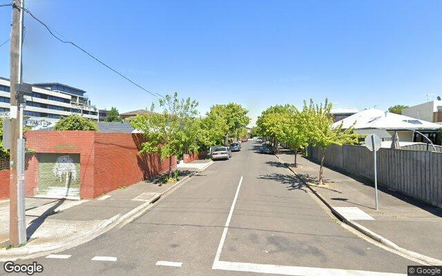 Safe private park, 7min walk to Yarraville station.
