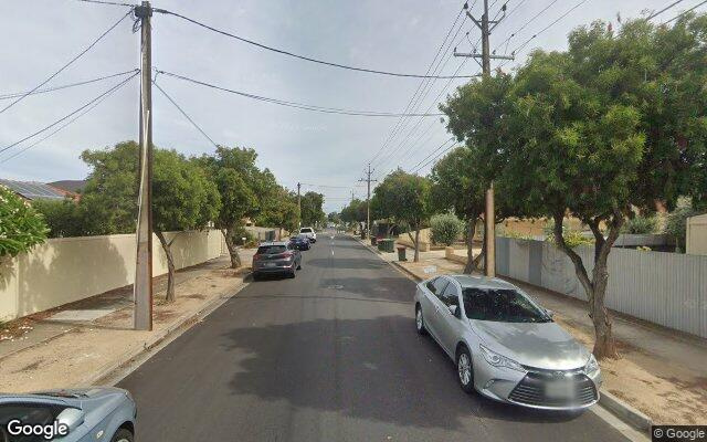 Great parking space near CBD. 15 mins away by bus and 5 minutes away to bus stop.