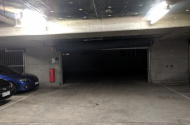 Secure garage parking space right on High St
