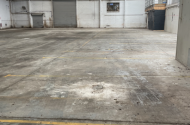 LARGE WAREHOUSE AVAILABLE FOR PARKING IN WEST END