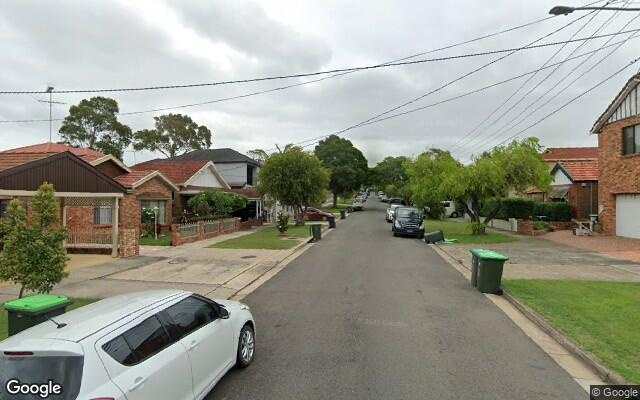 Kingsford - Safe Driveway Parking near Bus Stops 
