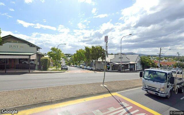 Kelvin Grove - Shared Double Garage close to QUT, bus and city.