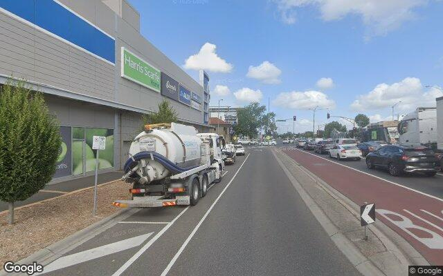 Secure Unreserved Parking on Koornang Road
