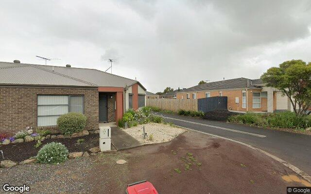 Parking Near Bus Stop & Close By Amenities In Tarneit