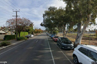 Great spacing 9 mins away from city by bus and 8 mins away from glenelg and 2 mins away from bus sto