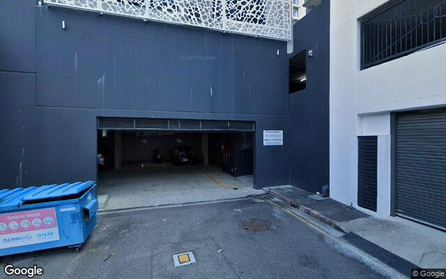 Undercover parking space 7min walk from Central Station