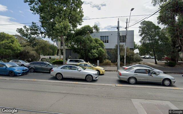 Close to the city! Secure carpark in Carlton