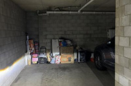 Balmoral - Secure Indoor Parking close to Bus Stop