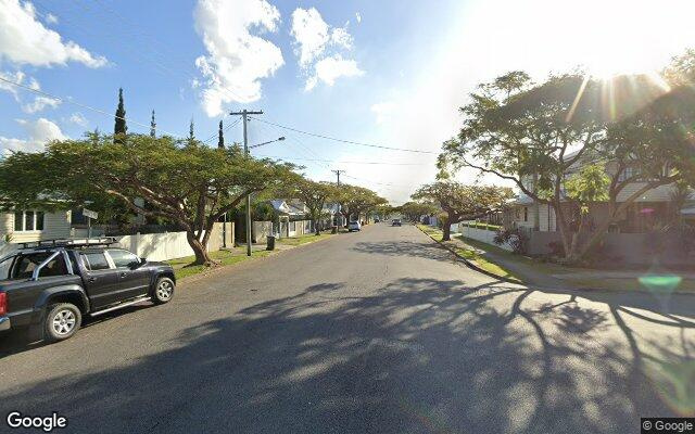 Garage parking behind electric gate at private house minutes from Brisbane Airport