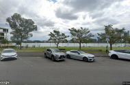 Great parking 2 minut away from train station
