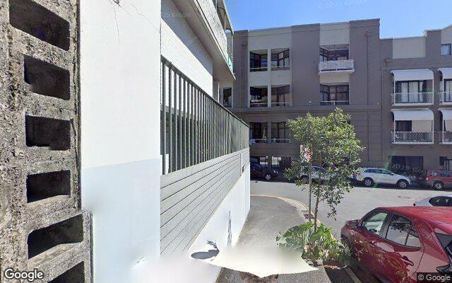 Tandem parking space available in Woolloomooloo