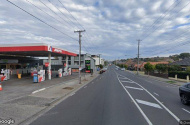 Safe Off-Street Driveway Parking next to Tram to City and Bus to Railway Stations