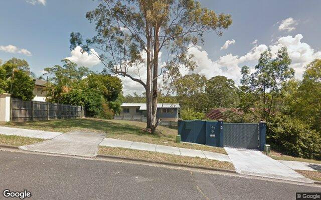 Great parking space for your boats, vans/utes.  Jindalee boat ramp walking distance down the road.