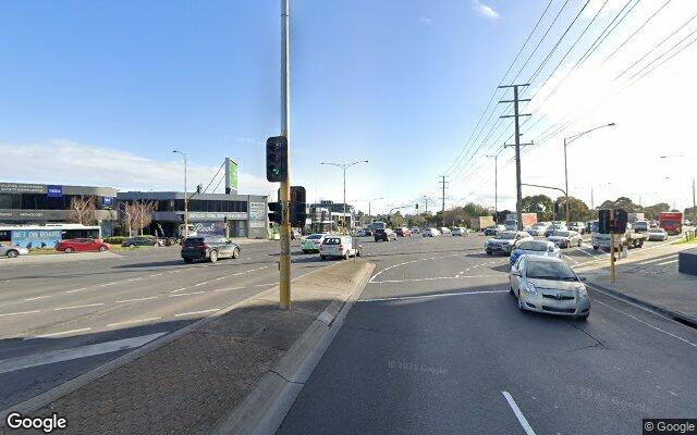 Bentleigh - UNRESERVED Parking near Bus stop