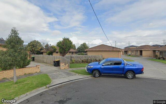 Garage space available for rent in Dandenong. Remote control entry. CCT Lighting.