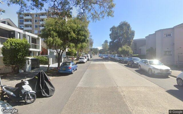 Walk to Beach, middle of Hall St Locked Garage Space