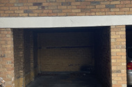 Secure off road parking 10 min walk to Elsternwick train station direct to Flinders / Southern cross
