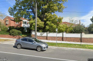 Secure off road parking 10 min walk to Elsternwick train station direct to Flinders / Southern cross