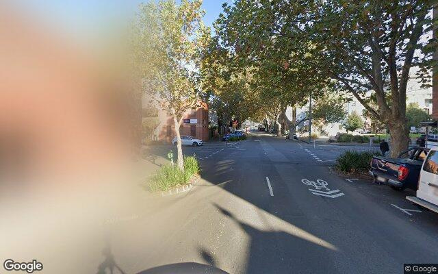 Convenient, secure, and 15 mins tram to city (close to Smith St)