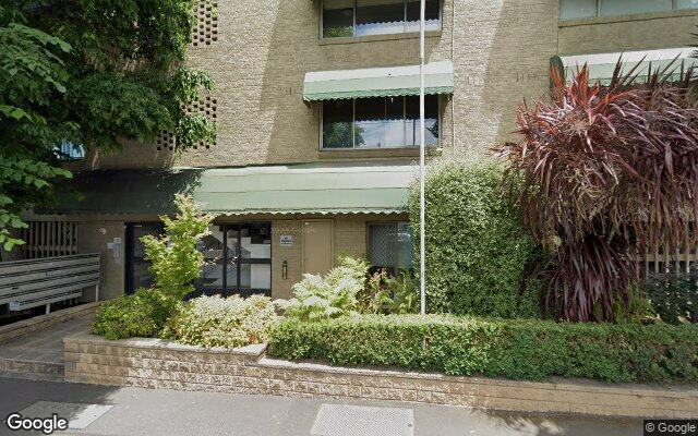 Close to Trains and buses. Alfred hospital, Albert Park, Chapel St, Toorak Rd, St Kilda rd.