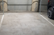 Parking Between MELBOURNE UNI, RMIT, Tram Stop AVAILABLE