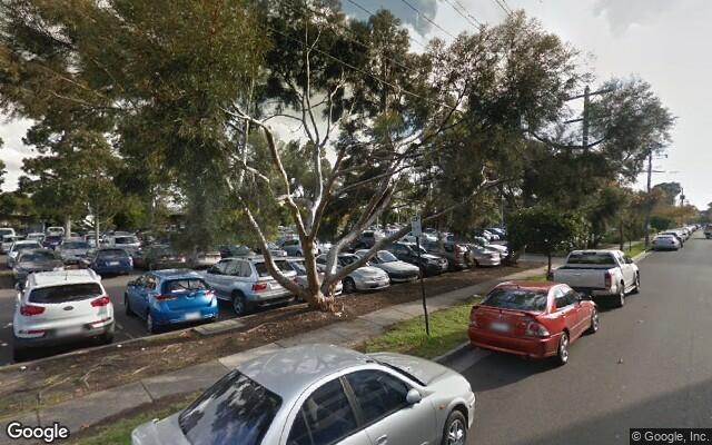 Parking space in Oakleigh - very close to station