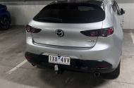 Great and safe parking space in Springvale, close to the station and market!