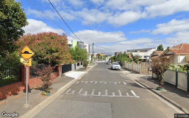 Ascot Vale - Great Driveway Parking Near Showgrounds Village