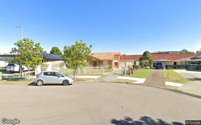 Garage space for storage/parking in Birkdale